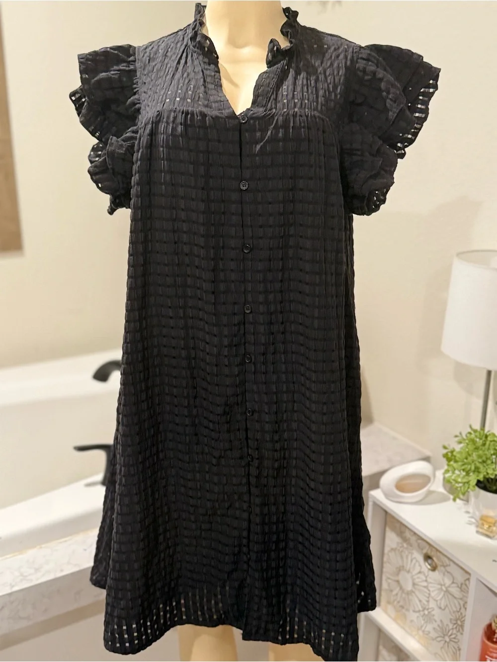 Davi & Dani Black Textured Ruffle Sleeve Midi Dress • Size Large